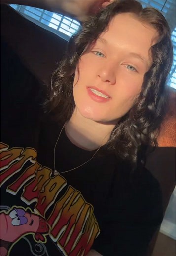 peep the shirt 😋😋