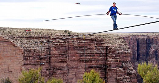Daredevil Nik Wallenda walks across gorge near Grand Canyon