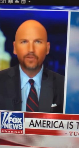 TUCKER CARLSON WEARS A WIG !