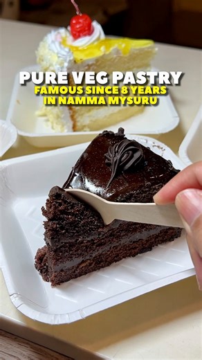 Pure Veg Pastries in Mysuru at this 8 year old Bakery Do try the famous plum cake (contains egg) Other items are completely eggless Get 10% off on bill of 299/- Follow @eatingpandaofficial Follow @eatingpandaofficial Follow @eatingpandaofficial 📍Just Bake Geetha School Road, Siddartha layout, Mysore #unlimitedfood #bonlessbiryani #chickenbucketbiryani #bucketbiryani #muttoncombo #biryanilovers #muttonbiryani #mutton #nonveg #thali #mysorestreetfood #mysore #mysorefoodie #reelsinstagram #reelsin