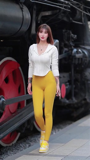 GOD (@sunmoon999999) - Desfile de moda de chicas hermosas