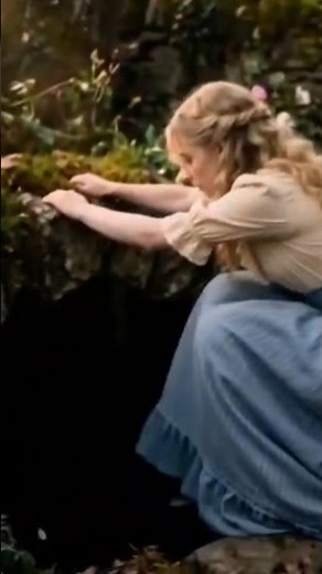 Alice Falls down the Rabbit hole | Alice in Wonderland