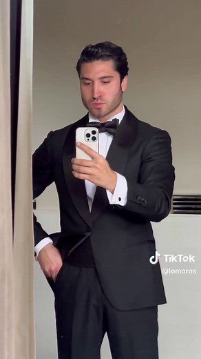 Mastering Bow Tie Tying for the Modern Gentleman