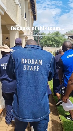 Reddam House Bedfordview on Instagram: "💯📢APPRECIATION POST REDDAM BCC... Without this team, our school would not look this beautiful, well kept, and maintained. They are always smiling, laughing, and bring such joy to our campus..our home. Cheers to our HARD WORKING and DEDICATED team.📸"