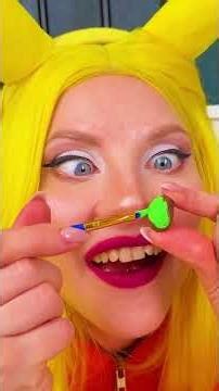 PIKACHU EN DÉLICATESSE !⚡️😱| Blague des Skittles dans une Situation Cocasse