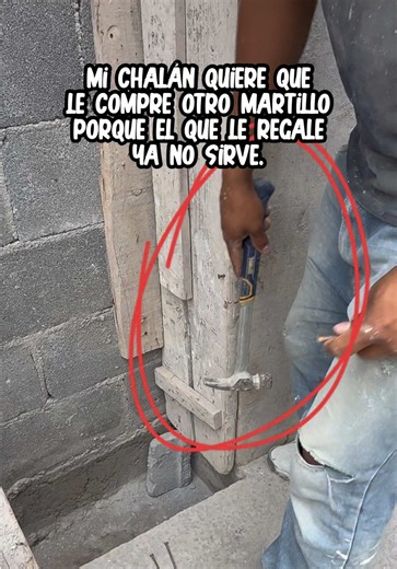 Mi chalán quiere otro martillo nuevo de paquete 📦 👷🏽‍♂️🥵🔨⚡️#construccion #albañiles #fyp #humor