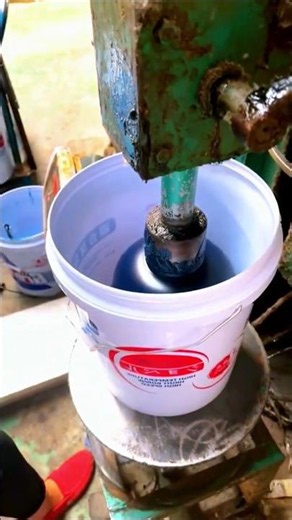 Lubricating Oil in Barrels – Manufacturing Process.