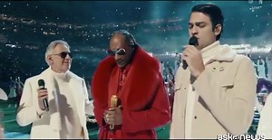 Andrea e Matteo Bocelli con Snoop Dogg nel Super Bowl