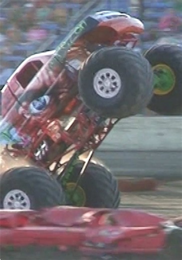 ON THIS DAY 2007 - Mark Schroeder in The Felon thrills the Joliet, IL fans with a great freestyle! 🎥: Lauren Bonar #monstertruck #monstertrucks #themonsterblog #tmbtv
