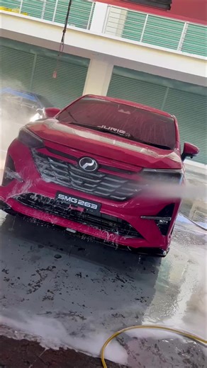 PREMIUM WASH✨ Cucian lebih teliti termasuk pembersihan detail pada rim, celah-celah dan kemasan akhir supaya kereta nampak lebih bersih, berkilat dan terjaga. Terima kasih kerana memilih servis kami @Jurie #eaautodetails #detailingcars #sandakan #trusttheprocess💯 #fypシ゚