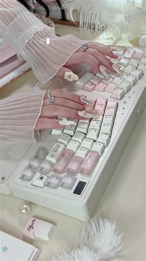 🍑 @unikeyboardsofficial Cera Linear Creamy Switch 🍑 #0250 keycaps 🤍 Staralice Ergonomic Aluminum Mechanical Custom Keyboard With Wristrest 🎀 BlockBoy Bow Pad . . . . Is this your vibe? Getting addicted to keebs tapping sounds. Crazy obsessive satisfying keebs. #asmr #keyboardasmr #keyboard #customkeyboard
