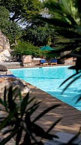 Un espacio donde la calma se siente y cada detalle invita a disfrutar. Agua, arquitectura y atmósfera se unen para ofrecer una experiencia memorable. Hospédese con nosotros y déjese envolver por este entorno único.Más información al 502 7820-1220 o vía WhatsApp aquí: https://wa.link/qbtuhn - A space where calm can be felt and every detail invites you to enjoy. Water, architecture, and atmosphere come together to offer a memorable experience. Stay with us and let yourself be immersed in this uniq