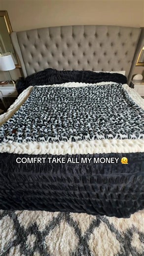 I mean it doesn’t get any better than a MEGA DREAMER BLANKET ☁️ @Comfrt