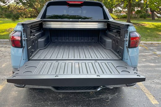 Up Close With the 2022 Hyundai Santa Cruz's Cargo Bed | Cars.com
