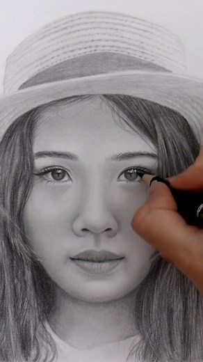 Trust the process ✍️🤍Learn to draw with me (link in bio)#portraitdrawing #graphitepencils #artistsoninstagram #learnhowtodraw | Emmy Kalia