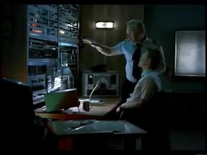 من اروع اعلانات مركز بيرلتز - Berlitz لتعليم اللغة الانجليزية. تأتى استغاثة عاجلة من اشخاص يغرقون (sinking)، فيرد عليهم الموظف الضعيف فى الانجليزية ب (?What are you sinking (thinking)about). من اجمل الاعلانات على الإطلاق! | Marketing Today - التسويق اليوم