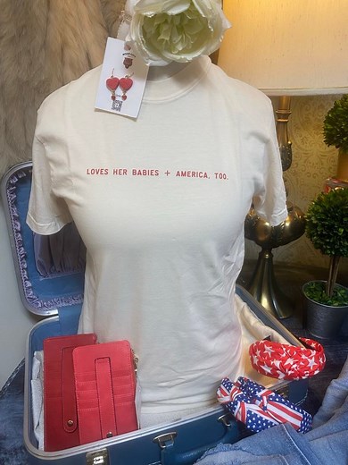 She’s a good girl… 🎤🎶🌹 | La Vie en Rose Boutique