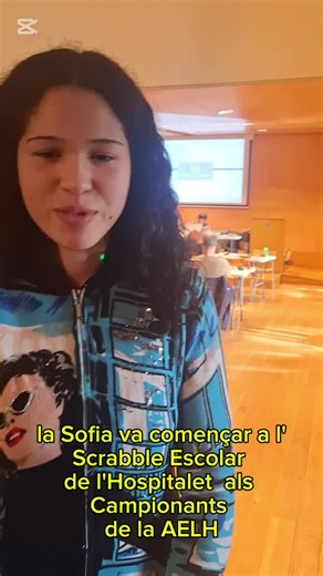 L’Scrabble és molt més que un joc, és futur! 🧩✨ Avui volem destacar la història de la Sofia, alumna de l’Escola Santa Marta, que va començar a jugar a 1r d’ESO i ja no ha parat. No només és una gran jugadora, sinó que s'ha convertit en una ambaixadora de l’Scrabble en català entre els joves! 🗣️🙌 És un orgull veure com les noves generacions gaudeixen i defensen la nostra llengua fitxa a fitxa. Gràcies, Sofia, per encomanar-nos la teva passió i per mantenir el català ben viu! 💙💪 #ScrabbleLH #