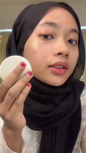 Learn How to Apply Compact Powder - Makeup Tutorial