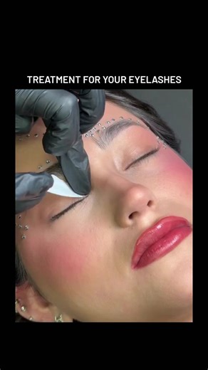 Zynox on Instagram: "The X post shares a 19-second video tutorial of a professional lash lift procedure, showing application of silicone eye pads, lash curling rods, and perm solutions to achieve naturally lifted eyelashes without extensions. - Posted by beauty enthusiast @zeusdawterr on December 22, 2025, it has garnered 689,000 views and 2,870 likes, with replies praising its natural results and suggesting alternatives like overnight curlers for at-home maintenance. - Lash lifts enhance curl f