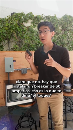 ¡TU CABLE SE ESTÁ QUEMANDO! ⚡🏠 Muchas viviendas en México están equipadas con centros de carga tan pequeños que no cumplen con la NOM-001-SEDE-2012 ni con el NEC, ¡y ponen en riesgo tu seguridad! En este vídeo te explico por qué tener solo 2 circuitos en casa puede ser un gran error. Si te interesa aprender cómo hacer instalaciones eléctricas seguras, normativas y eficientes, te invito a adquirir mi libro: Instalaciones Eléctricas. Guía de la NOM-001-SEDE-2012 y del NEC Ya utilizado por univers