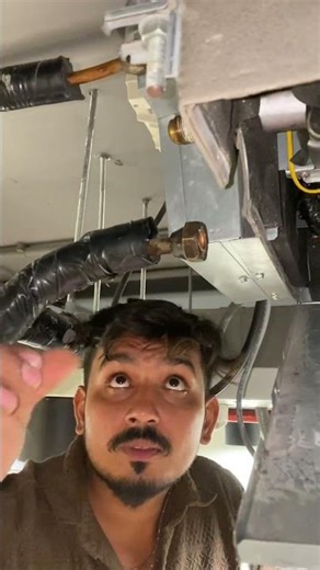 Flashing vrf indoor #toptreanding ##vrfairconditioning #hisense @Unique.eng.tec.