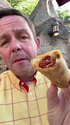 #ToyStory Land new food! Trying the new Pizza Planet Spring Roll at Popcorn & Snacks.