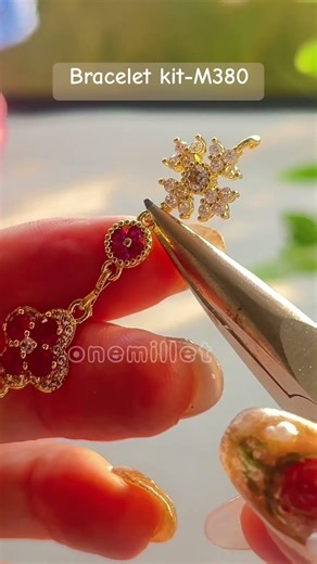 How to Make a Ruby Clover Bracelet (Easy Beading Tutorial) #diy #handmadejewelry #braceletmaking