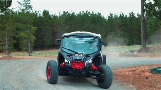 Experience the zoo after hours with our Wild Night ZooVenture Tour. More than just an evening tour – enjoy having the zoo almost to yourself with a combined motorised/walking tour, dinner, plus a sundowner drink and snack stop. Increase the adventure by choosing your special safari vehicle! | National Zoo & Aquarium Canberra
