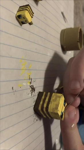 Tiny Bees Challenge in Minecraft with Realistic Bees Mod