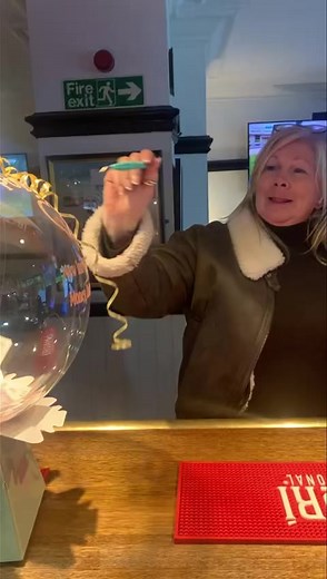 Our balloon winner from last week Patsy! Bagging herself £80! Tickets are just £1 and are available to buy at the bar 🎟️ Well done Patsy, lovely to meet you ❤️ #newinnwidnes #balloons #balloon #balloons🎈 #moneyballoonsurprise #cash #money #tickets #ticketsonsalenow | The New Inn