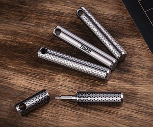 YSMART's Mini Pen Is Minimal, Magnetic, and Made of Titanium
