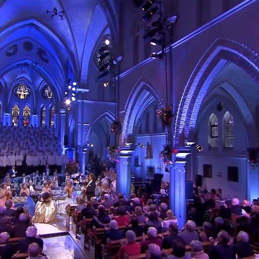 André Rieu on Instagram: "Ave Maria 🎄🎅 Listen to more than 3 ½ hours of beautiful Christmas music on YouTube, Spotify, Apple Music or Amazon: https://lift.bio/andrerieu (Link in bio)"