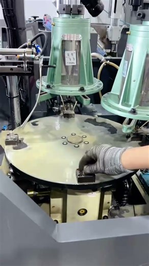 Fully automatic rotary table drilling and tapping machine with multi spindle head