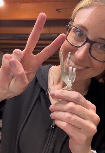 Making a peace sign keychain from a fork! #peace #silverwarejewelry #upcycle #silverware #spoonjewelry #hillaryshobby #lenexa #kansascity #vintage #estatesalefind #peacesign #keychainn#diy
