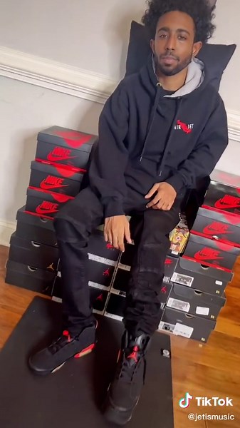 DIY Nike Jordan Shoe Box Throne Transformation