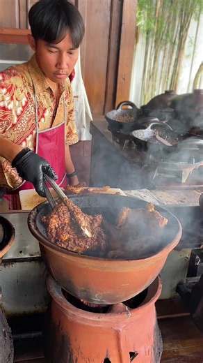 Ayam panggangnya bikin lapar datang dua kali👵🏼🤎 📍Kuningan, Beber, Cirebon ⏰08.00 - 21.00 WIB ☎️0895630280385 #ayampanggangmbahdinem #ayamajaib #khasklaten #kulinerenak #fyp