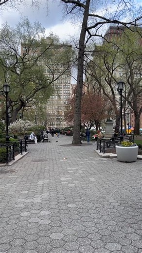 Strolling through Union Square Park | New York - NewYork.co.uk