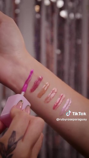 Lip Gloss Ruby Rose: Brillo y Hidratación Perfecta