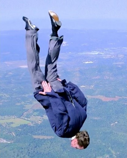 High-altitude parachute race 😂😂#movie #shorts