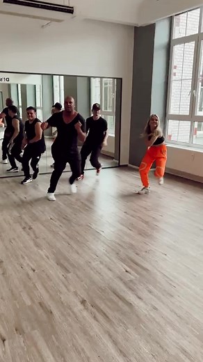 Am 03. Juli wollen wir eine coole Tanzaktion starten - und dafür brauchen wir Dich! 🥳🤩 Du liebst es zu tanzen und hast Lust, gemeinsam mit Detlef D! Soost und weiteren Tanzwilligen LIVE in unserer Sendung eine tolle Choreographie einzustudieren? 💃🏻🕺🏻 Dann bewirb Dich. Wir freuen uns von Dir zu lesen. 😍 Alle Infos findest Du hier: https://kurz.zdf.de/huCc/#xtor=CS5-47 | ZDF-Fernsehgarten