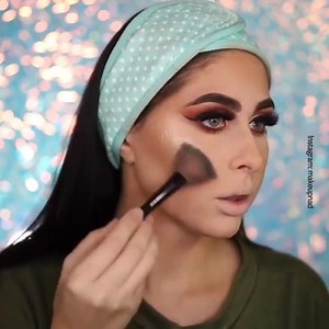 8.6K views · 4 comments | We could all learn a thing or two about makeup with this girl!!朗 By Makeupnad | Nails :3 | Facebook