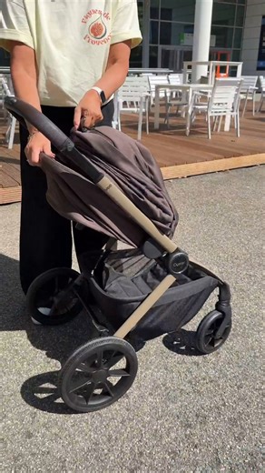 7.5K views · 46 reactions | ✨ Coming later this year: the new Oyster Vee ✨ With its groundbreaking folding carrycot — designed to collapse while still on the chassis — the Oyster Vee brings a smarter, more practical solution for modern families on the go. Follow along as we reveal more in the days ahead  #OysterVee #OysterStroller #FoldingCarrycot #TravelSystem | BabyStyle UK | Facebook