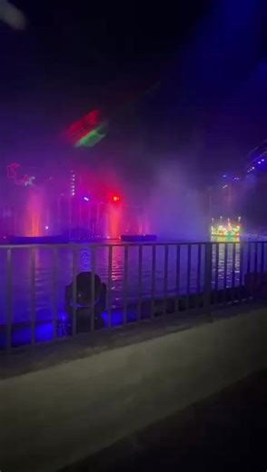 Simply spectacular! 🤩 Experiencing the magic of Fantasmic! at Hollywood Studios is something else entirely. ✨ Seeing Mickey Mouse confront his nightmares and defeat the villains (that Maleficent dragon is amazing! 🐉🔥) with the power of his imagination gives me goosebumps every time. The combination of fireworks, water, and music is the perfect end to the day. ❤️ 📍 Disney's Hollywood Studios #Fantasmic #DisneyWorld #HollywoodStudios #MickeyMouse #DisneyMagic #Orlando #traveldiaries | Disney W