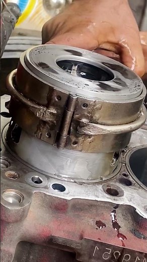 Mastering Piston Installation: A Technical Mechanic Video Every DIYer Must Watch!