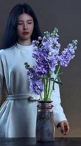 A vase holds distant sentiments, the sound of a zither accompanies the purple blossoms—a tutorial on Chinese-style flower arrangement using a vase. #ChineseFlowerArrangement #TraditionalCulture #EasternAesthetics #ZenEnlightenment #Original | Asian bonsai