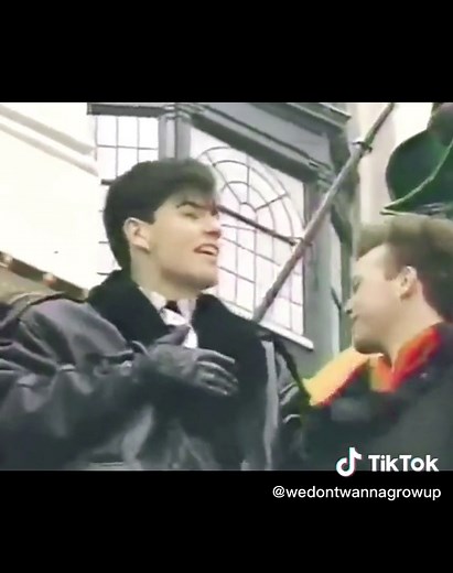 New Kids on the Block in the 1989 Macy's Thanksgiving Day Parade! #1989 #80s #newkidsontheblock #nkotb #newkids #80smusic #boyband #happythanksgiving #thanksgiving #thisonesforthechildren #macysthanksgivingdayparade #nostalgia #throwback #flashback #wedontwannagrowup #fyp #foryou