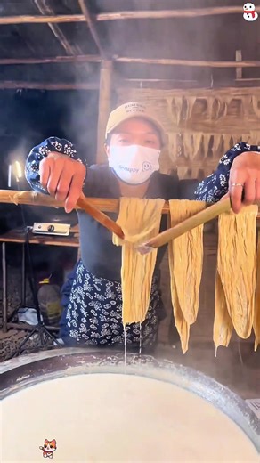 Every successful hanging of the tofu skin is a technical skill honed through years of experience. #tiktok #didyouknow #amazing #knowledge #foryou