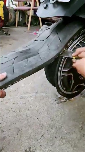 Optimized Title: Electric vehicle tire removal process with smooth mechanical handling