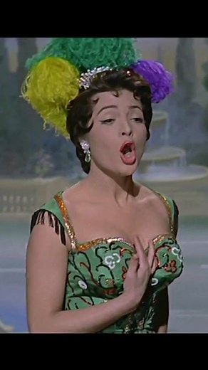El Último Cuplé, 1957 #saramontiel #josémoreno #elúltimocuplé #50s #spanishactress #vintagefilm #musical #drama #singer #beauty #fyp #elegantcinephile